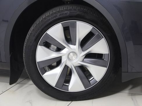 Used 2024 Tesla Model Y Long Range image 16