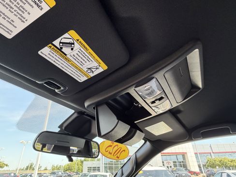 Used 2025 Nissan Frontier PRO-4X AWD/4WD image 27