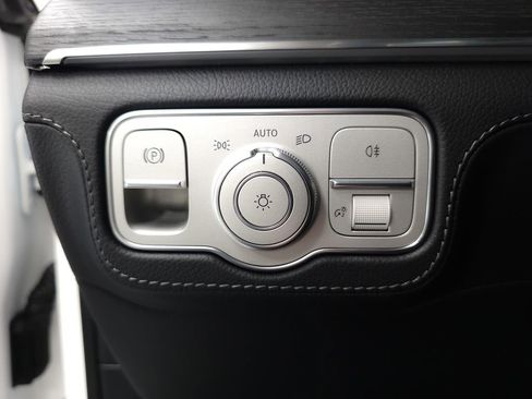 Used 2025 Mercedes-Benz GLE 450e 4MATIC image 10