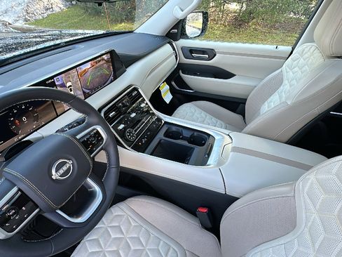 Certified 2025 Nissan Armada Platinum Reserve image 22