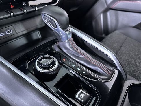 Used 2024 Chevrolet Colorado Z71 w/ Z71 Convenience Package 2 image 16