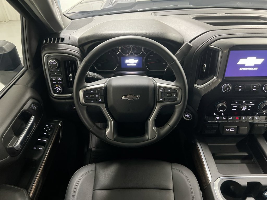 Used 2023 Chevrolet Silverado 2500 LT w/ Midnight Edition AWD/4WD image 11