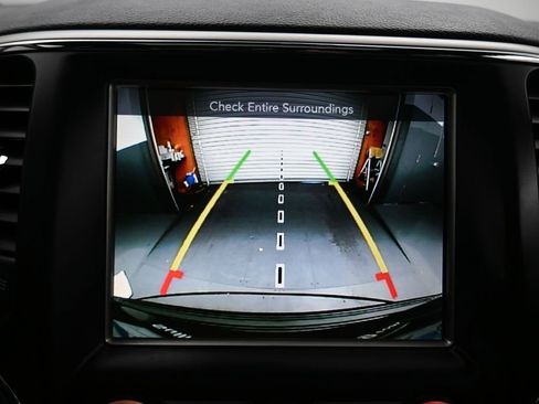 Used 2017 Jeep Grand Cherokee Altitude image 18