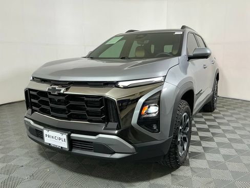 Used 2025 Chevrolet Equinox ACTIV w/ Safety and Technology Package FWD image 2