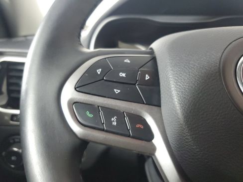 Used 2019 Jeep Cherokee Limited FWD image 24