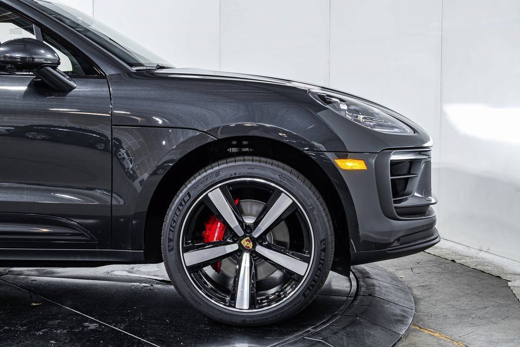 Certified 2025 Porsche Macan S AWD/4WD image 11