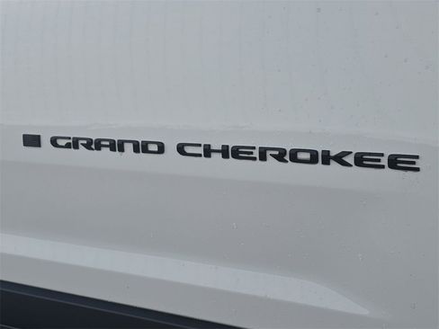 Used 2025 Jeep Grand Cherokee L Altitude image 33