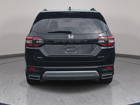 Used 2023 Honda Pilot Elite image 6