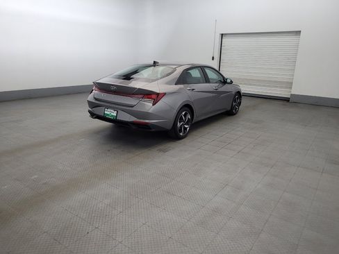 Used 2023 Hyundai Elantra SEL w/ Convenience Package FWD image 9