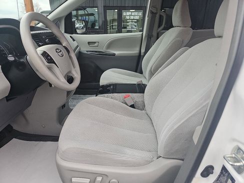 Used 2013 Toyota Sienna LE image 10