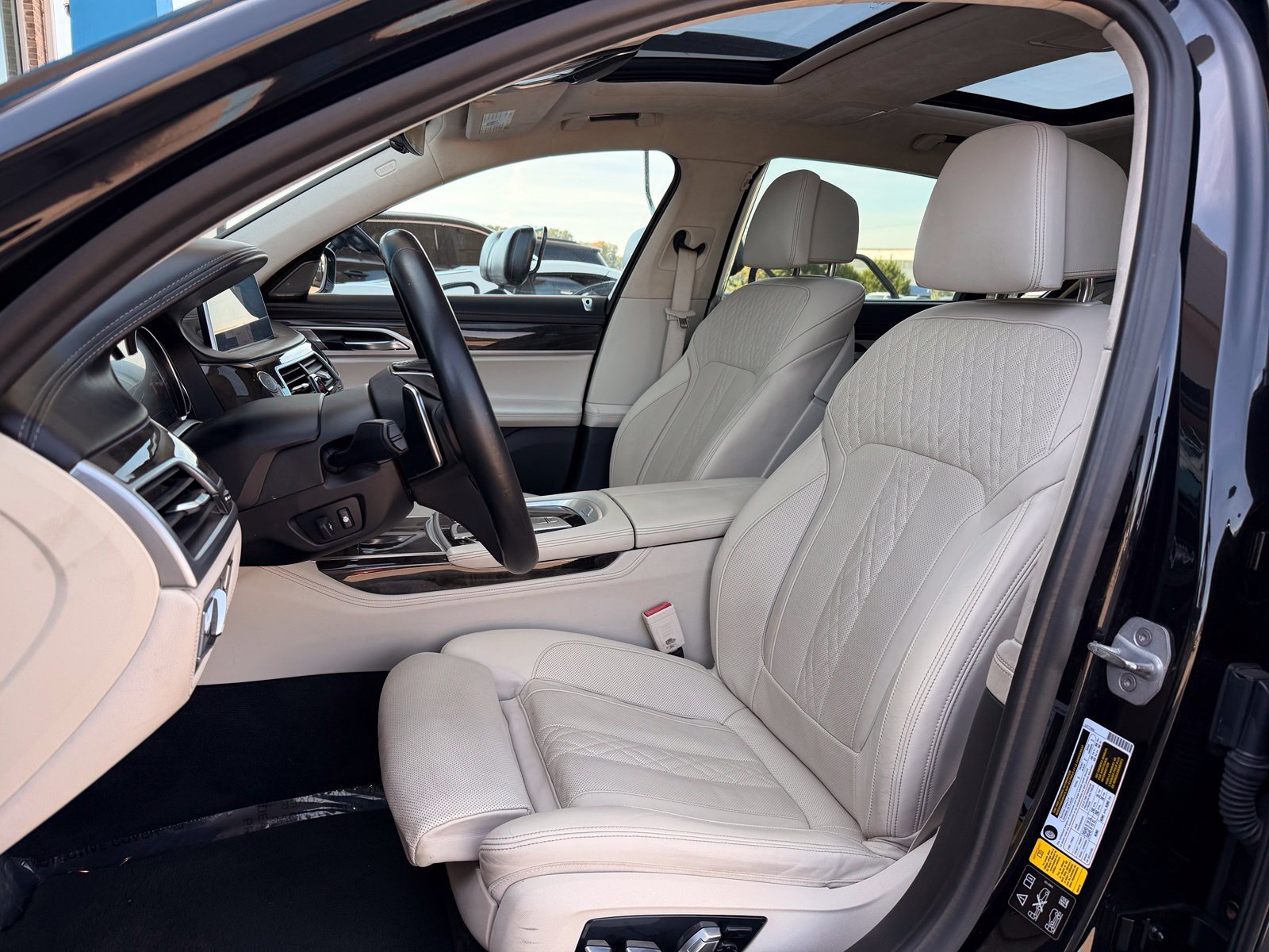 Used 2018 BMW 750i xDrive AWD/4WD image 63
