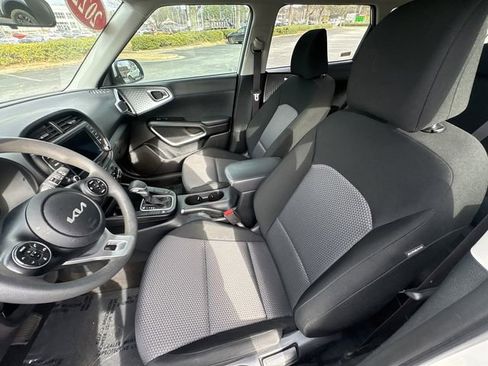 Used 2022 Kia Soul LX FWD image 12
