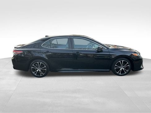 Used 2018 Toyota Camry L image 6