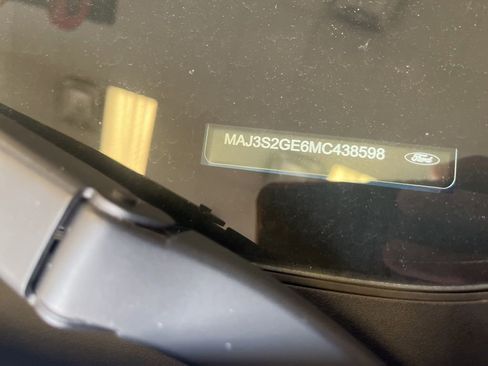 Used 2021 Ford EcoSport SE FWD image 2