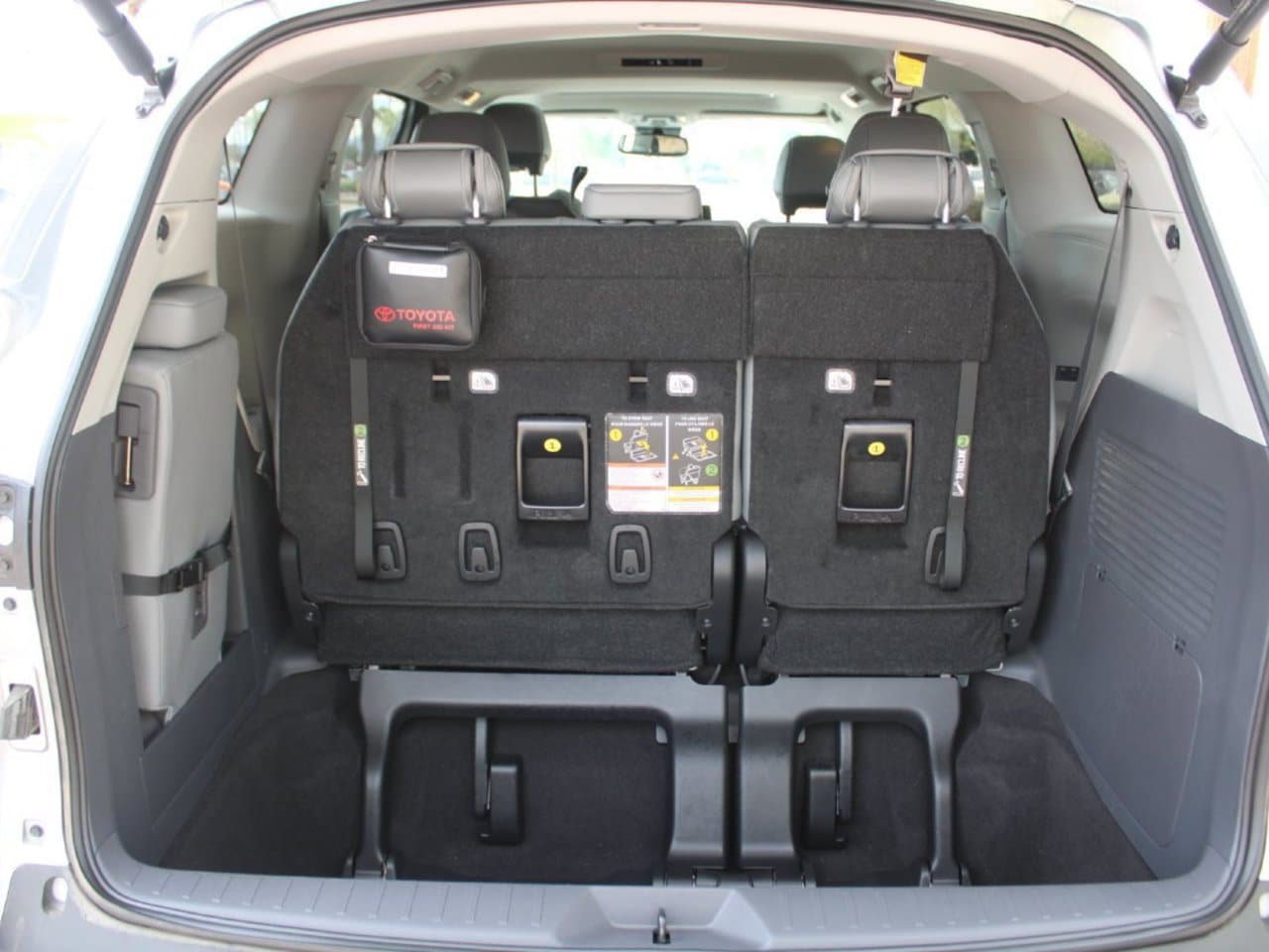 Used 2024 Toyota Sienna XLE FWD image 13