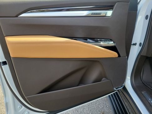 New 2026 Cadillac Escalade ESV Luxury w/ Touring Package image 32