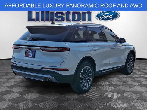 Used 2023 Lincoln Corsair Reserve w/ Equipment Group 201A AWD/4WD image 4