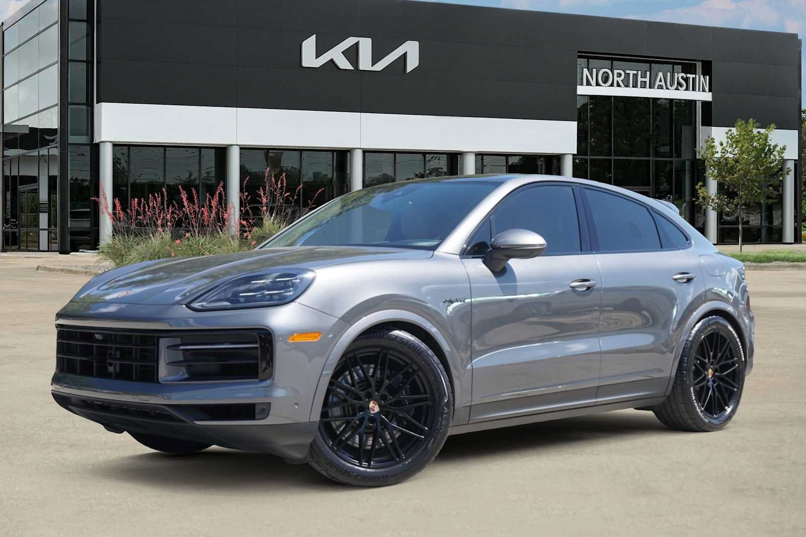 Used 2025 Porsche Cayenne S AWD/4WD image 1