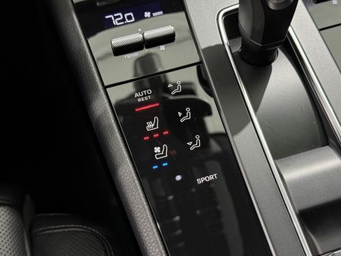 Certified 2025 Porsche Macan image 38