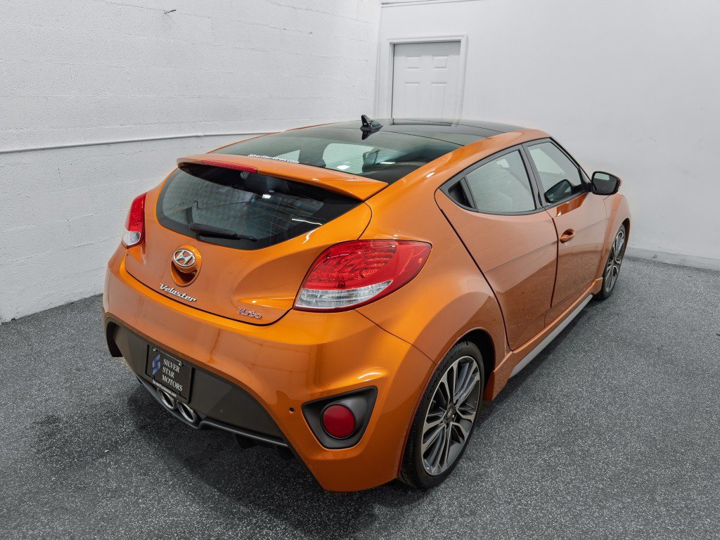 Used 2016 Hyundai Veloster Turbo w/ Option Group 04 FWD image 8
