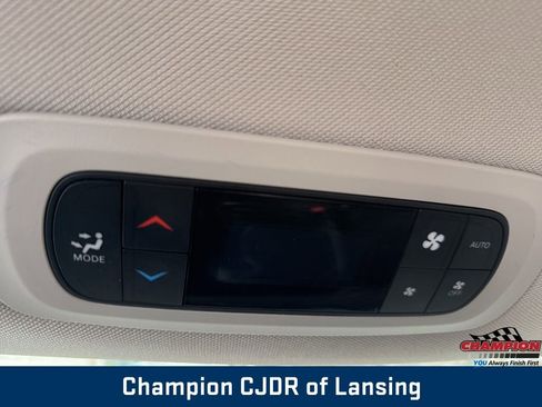 Used 2024 Chrysler Pacifica Touring-L image 35