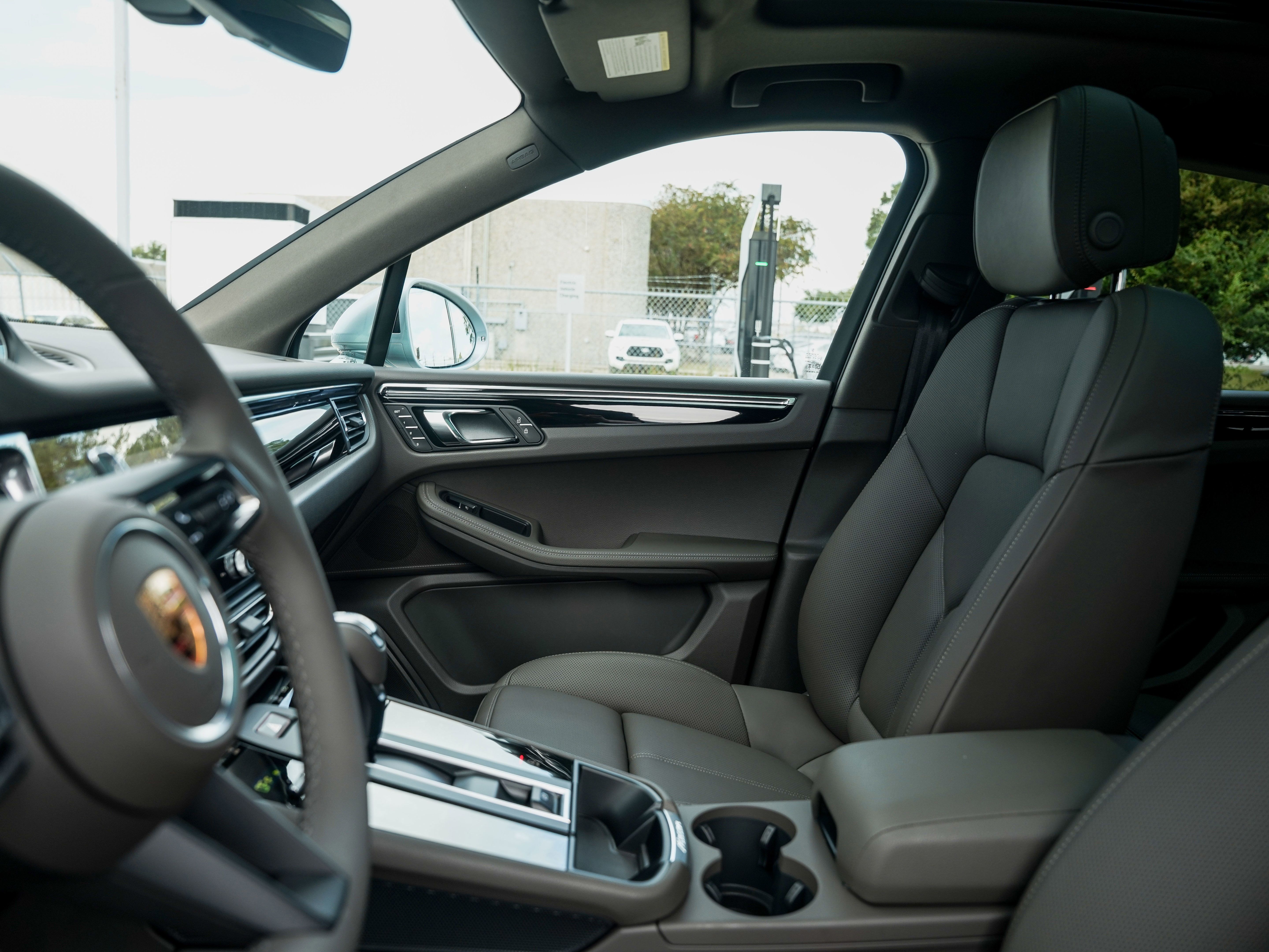 Certified 2026 Porsche Macan AWD/4WD image 23
