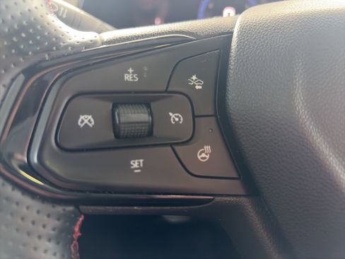 Used 2024 Chevrolet Trax RS w/ Sunroof Package image 12