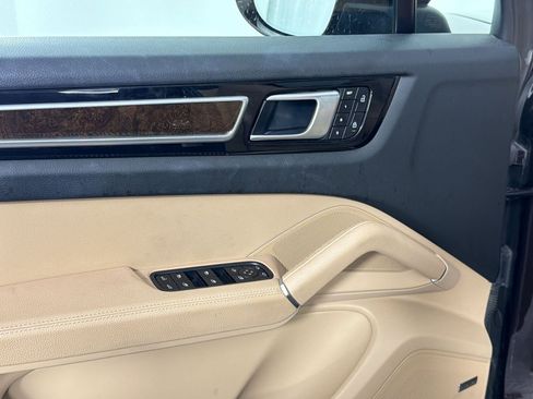 Certified 2022 Porsche Cayenne AWD/4WD image 15