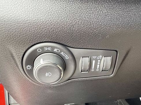 Used 2022 Jeep Compass Limited image 30