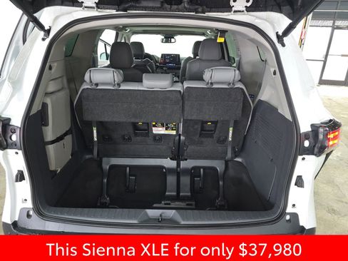 Used 2024 Toyota Sienna XLE image 19