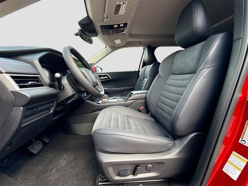 New 2025 Mitsubishi Outlander SE image 22