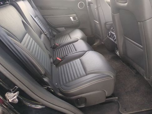 Certified 2025 Land Rover Discovery S image 21