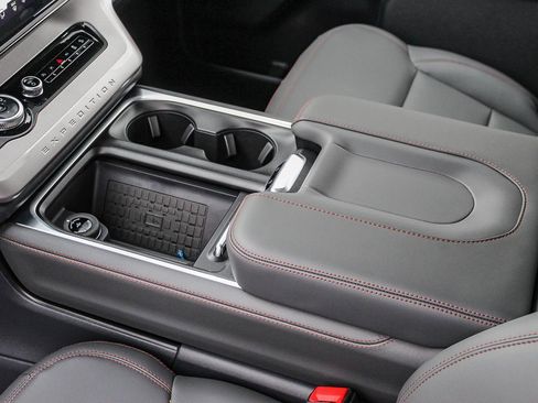 New 2025 Ford Expedition Active image 21