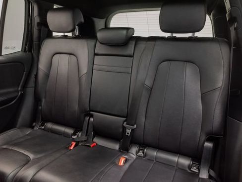 Used 2023 Mercedes-Benz GLB 250 4MATIC w/ Premium Package image 23
