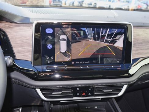 Certified 2025 Volkswagen Atlas SEL Premium R-Line image 24