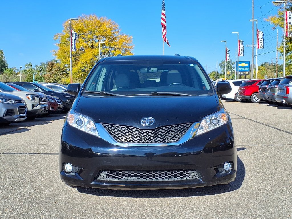 Used 2015 Toyota Sienna XLE w/ XLE Navigation Package FWD image 2