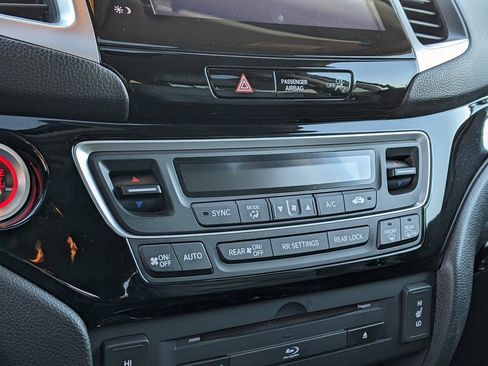 Used 2017 Honda Pilot Touring image 17