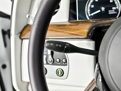 Used 2018 Rolls-Royce Phantom Sedan image 31