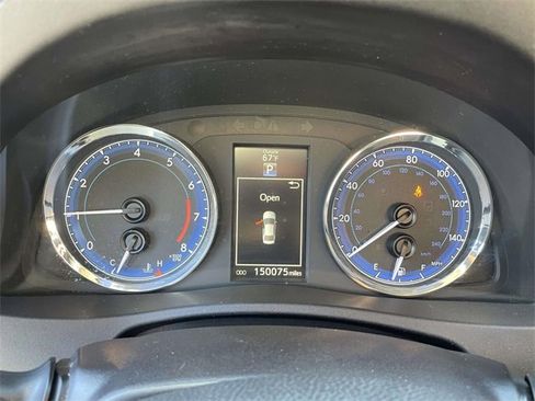 Used 2017 Toyota Corolla SE image 18