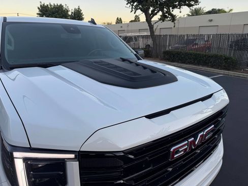 Used 2024 GMC Sierra 1500 Elevation image 12