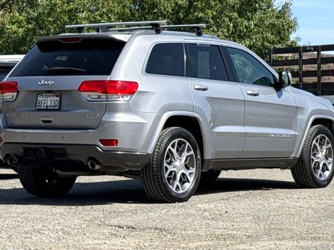 Used 2018 Jeep Grand Cherokee Limited AWD/4WD image 4