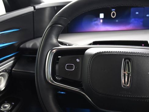 Used 2025 Lincoln Nautilus Reserve image 29