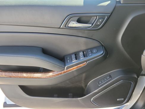 Used 2019 Chevrolet Suburban Premier image 24