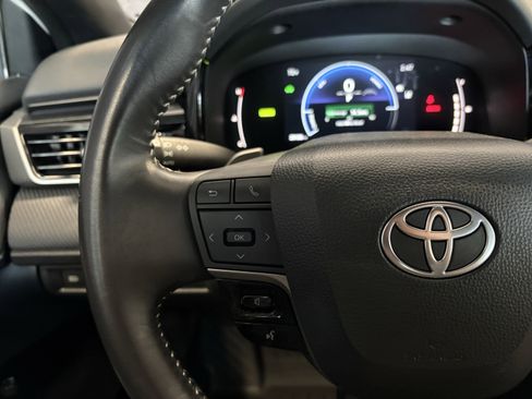 Used 2025 Toyota Camry SE image 19