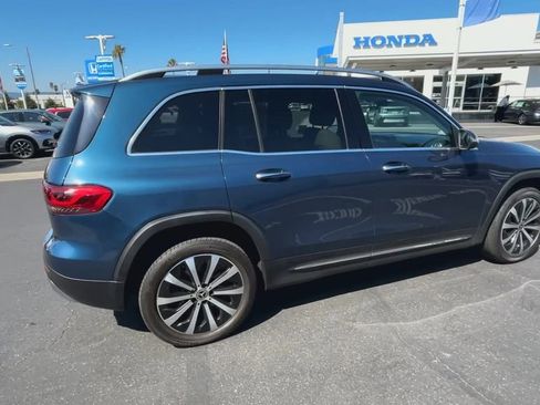 Used 2021 Mercedes-Benz GLB 250 w/ Premium Package image 9