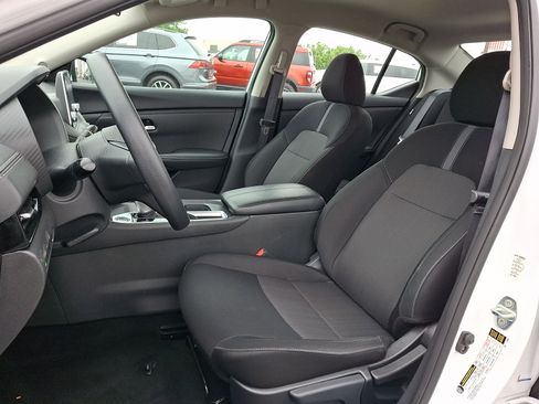 Certified 2025 Nissan Sentra SV FWD image 16