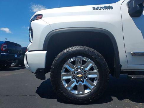 Used 2024 Chevrolet Silverado 2500 High Country w/ High Country Premium Package AWD/4WD image 16