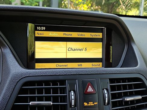 Used 2011 Mercedes-Benz E 550 Coupe image 21