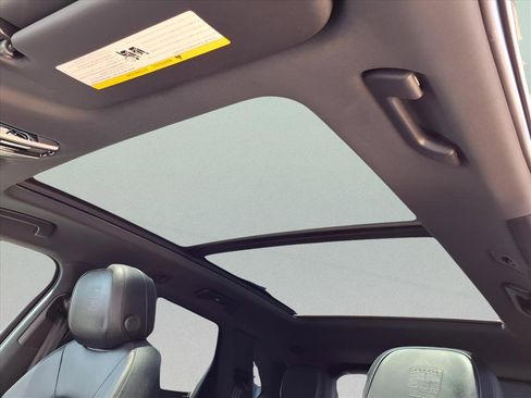 Used 2023 Porsche Cayenne image 9