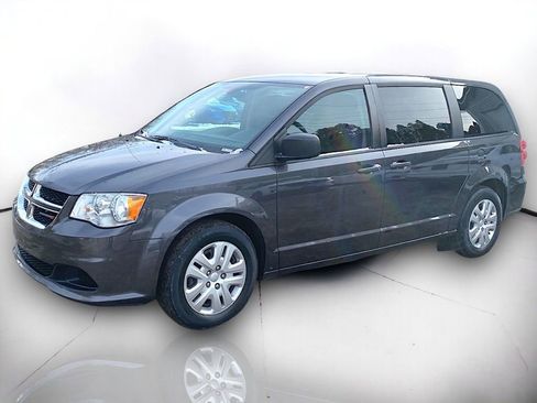 Used 2018 Dodge Grand Caravan SE w/ UConnect Hands-Free Group image 2